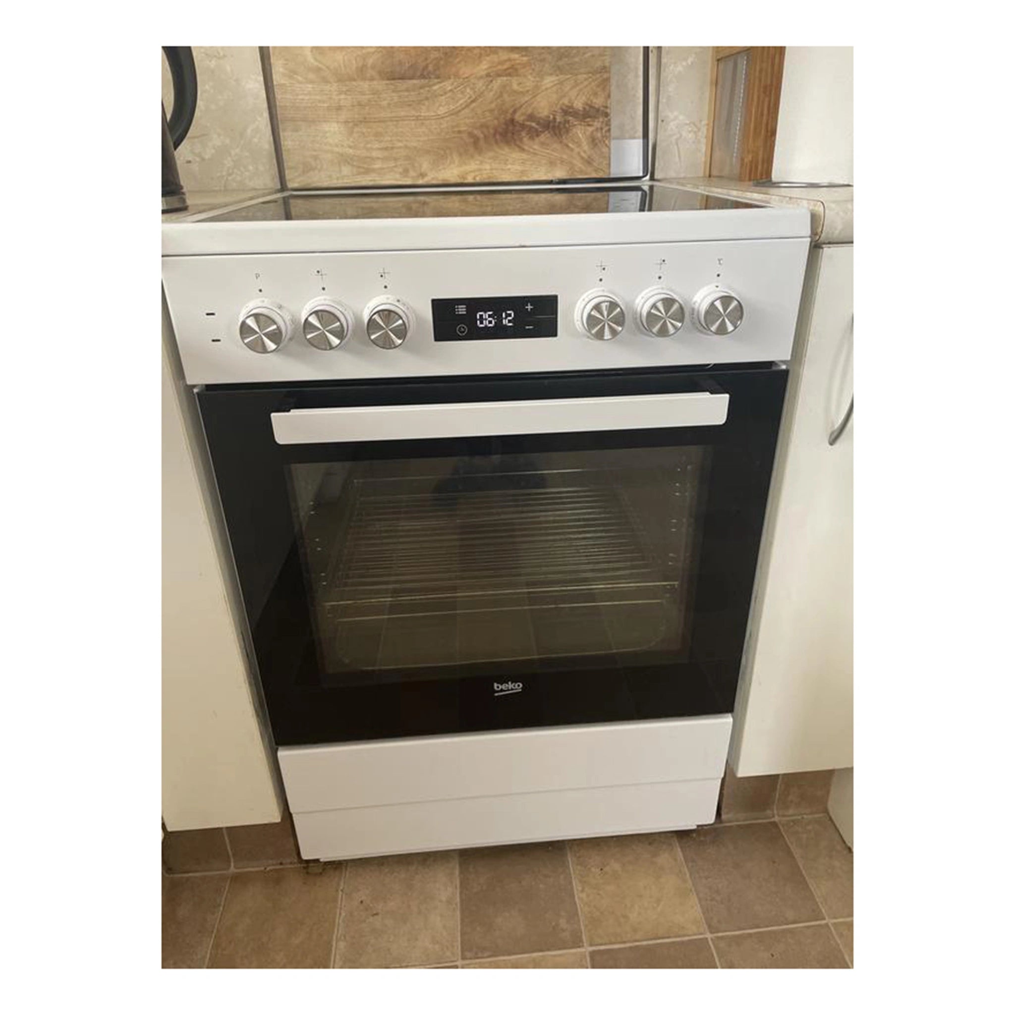 Beko 60cm Electric White Freestanding Oven BFC60VMW1, Lifestyle View 3