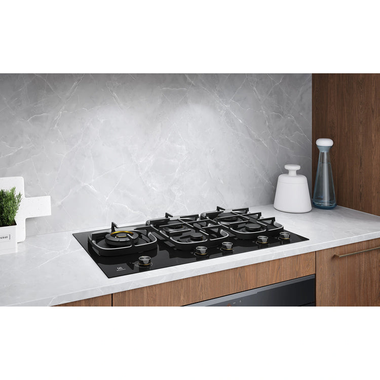 Electrolux 90cm Ultimate Taste 900 5-Burner Gas Cooktop EHG955BE, Lifestyle View