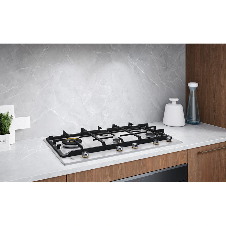 Electrolux 90cm Ultimate Taste 900 5-Burner Gas Cooktop EHG955SE, Lifestyle View