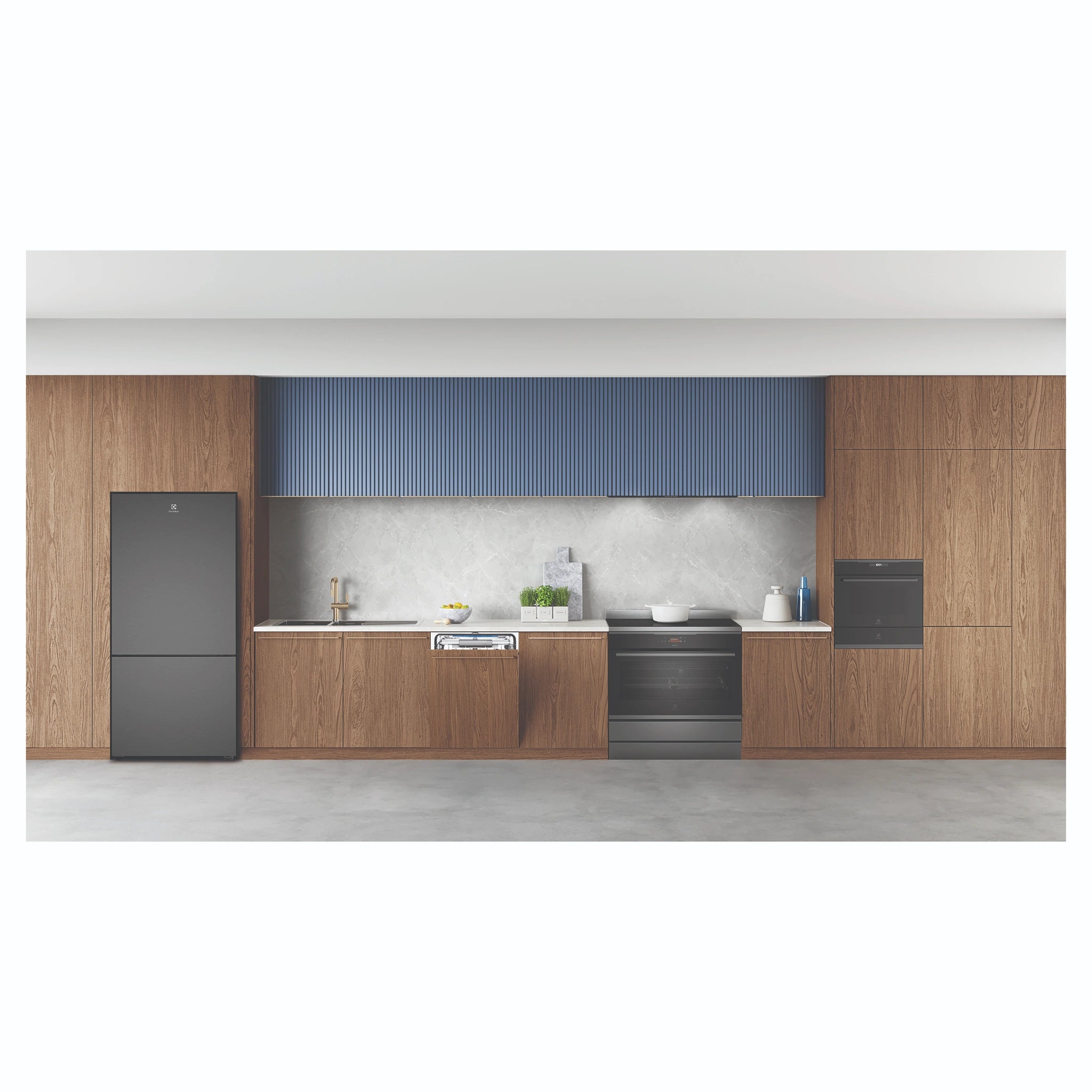 Electrolux 496L UltimateTaste 500 Bottom Freezer Fridge - Matte Black EBE5002BDR, Lifestyle View 2