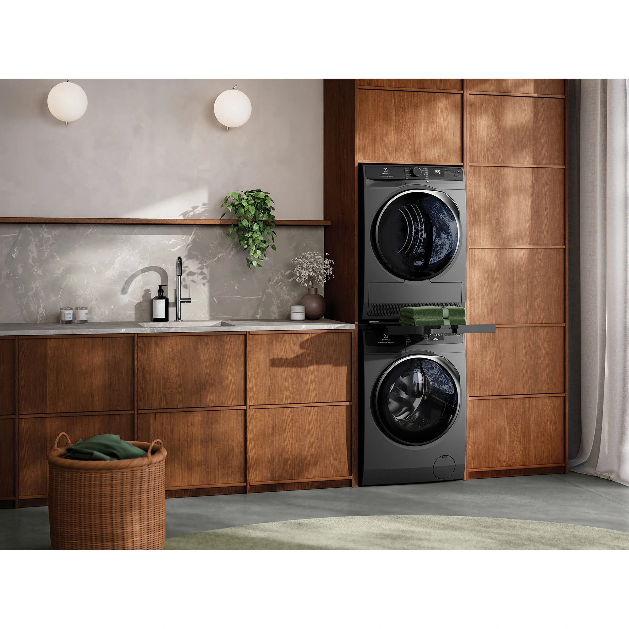 Electrolux EDH903R7SC 9kg UltimateCare 700 Heat Pump Dryer - Dark Onyx