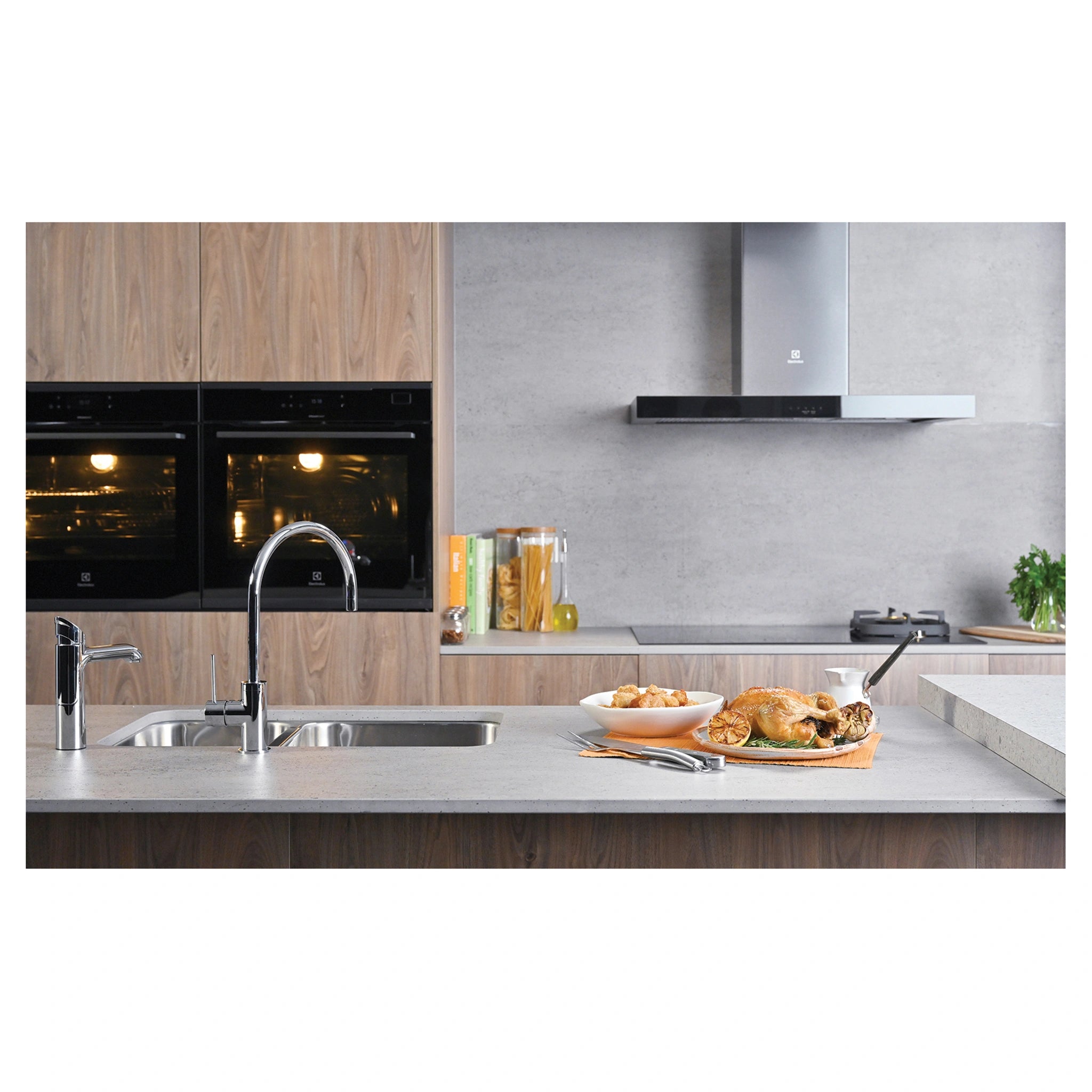 Electrolux 90cm Dark Stainless UltimateTaste 700 Integrated Rangehood ERI935DSE, Lifestyle View 14