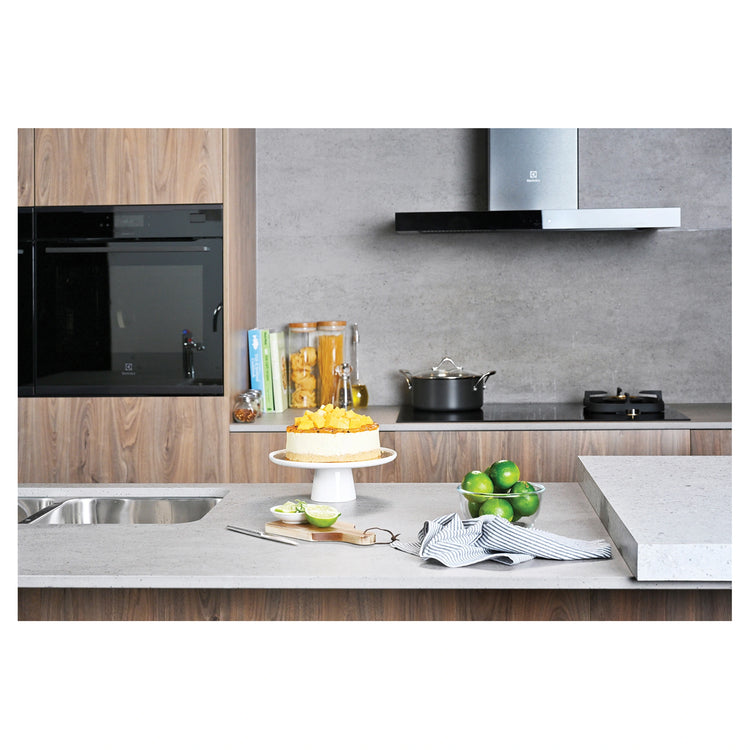 Electrolux 90cm Dark Stainless UltimateTaste 700 Integrated Rangehood ERI935DSE, Lifestyle View 3