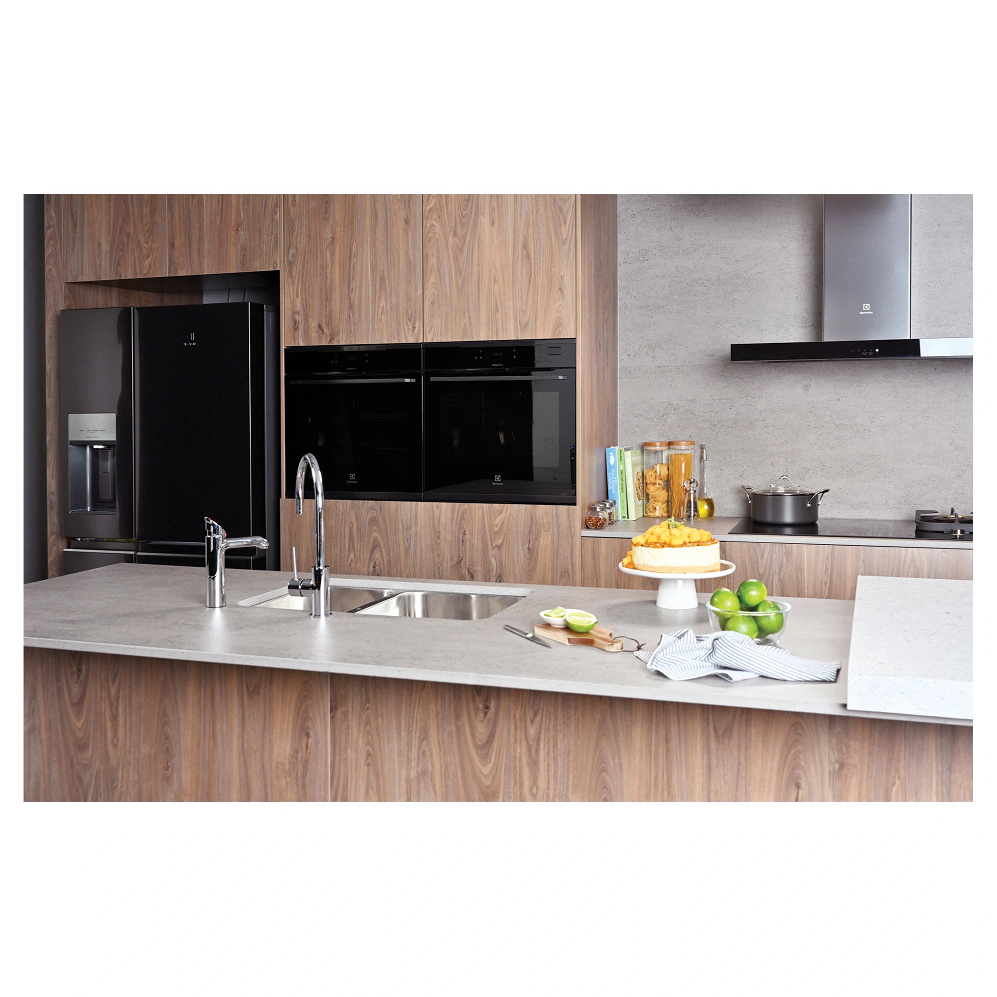 Electrolux 90cm Dark Stainless UltimateTaste 700 Integrated Rangehood ERI935DSE, Lifestyle View 8
