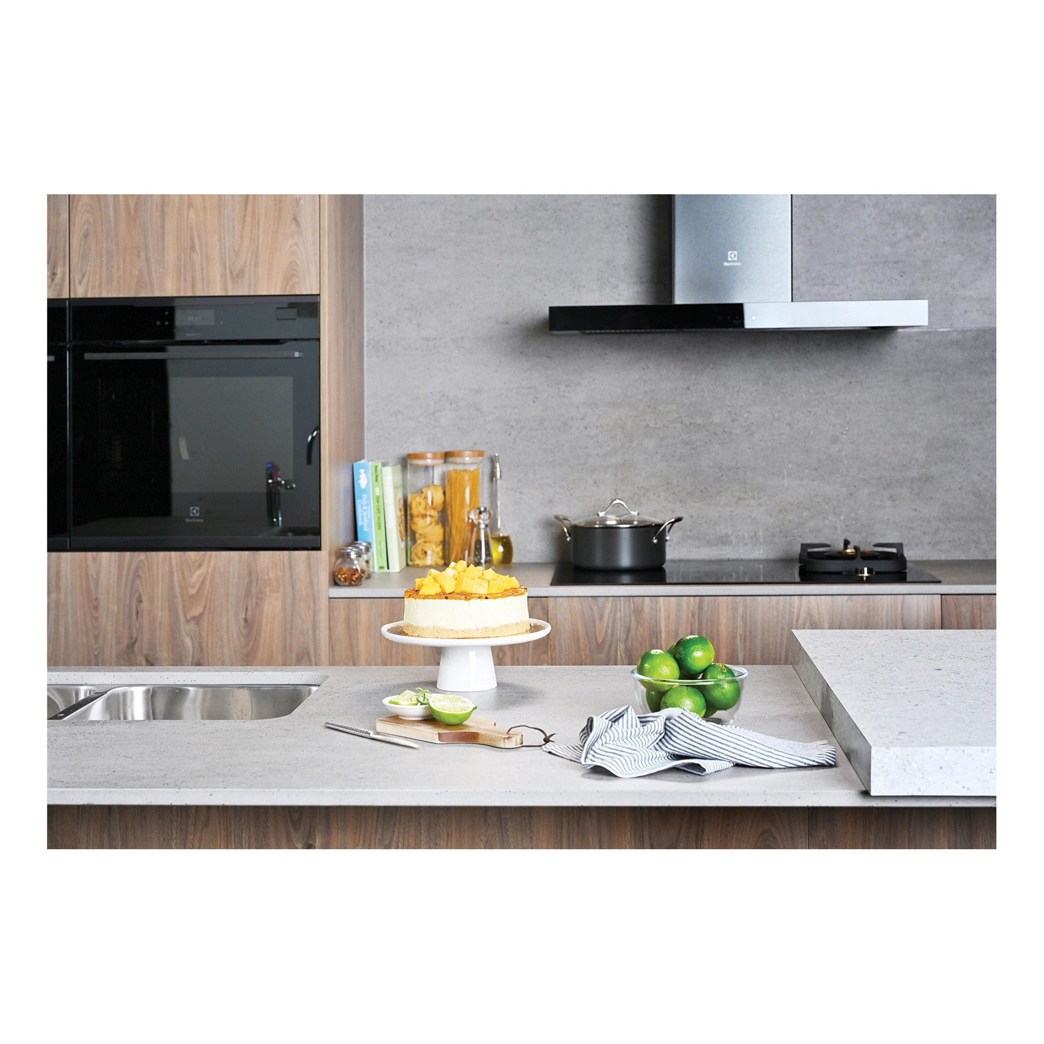 Electrolux 60cm Pyrolytic Dark Stainless Steel Oven with Steam EVEP619DSE, Lifestyle View 13