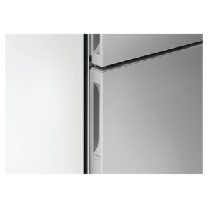 Fisher & Paykel 494L Series 5 Refrigerator Freezer RF522BRPX6, Handle View