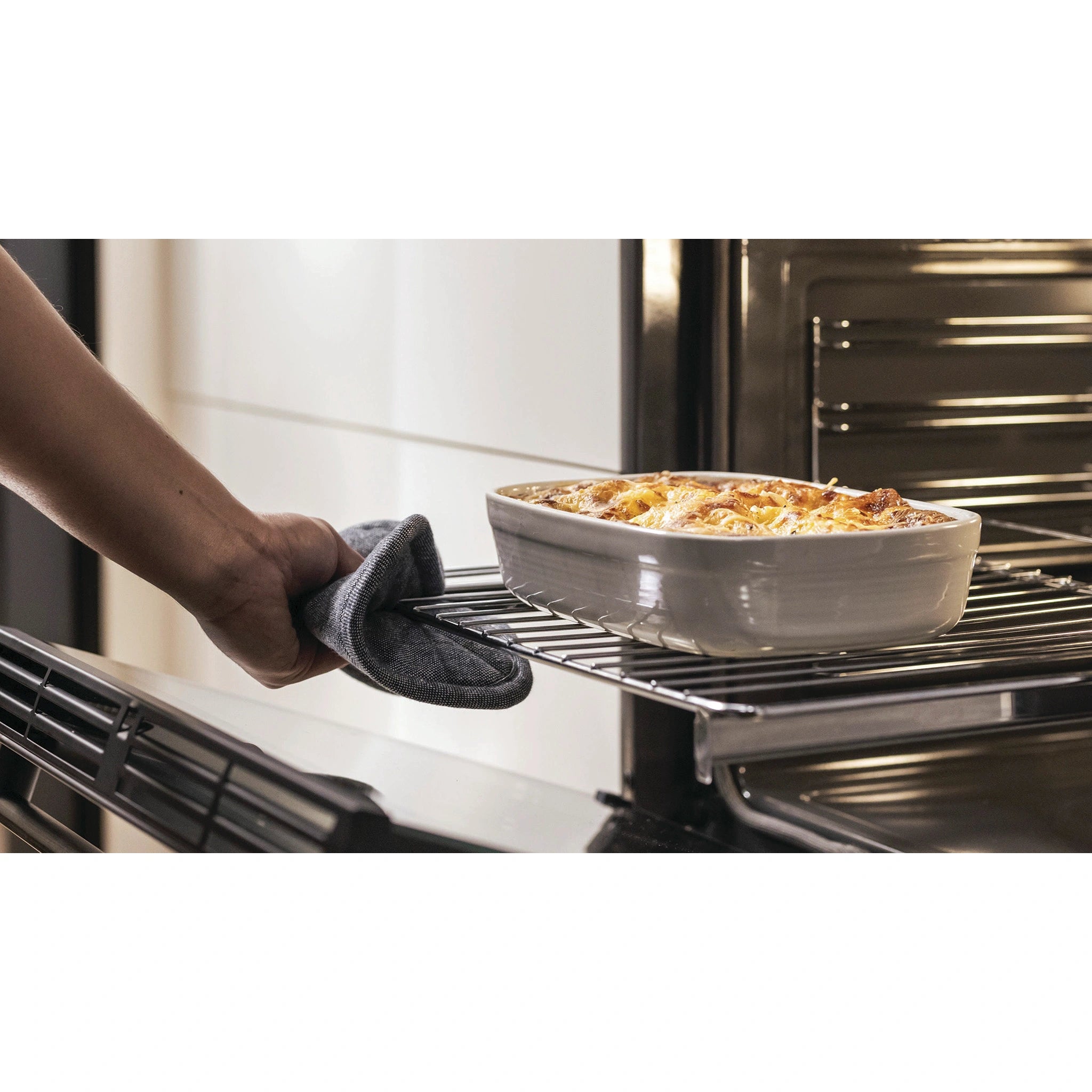 Haier Oven 60cm 14 Function Self-cleaning with Air Fry HWO60S14TPB2, Cooking View