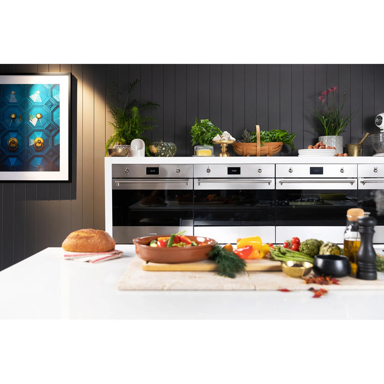 Smeg 60cm Classic Thermoseal Pyrolytic Built-In Oven SFPA6303TPX, Lifestyle View