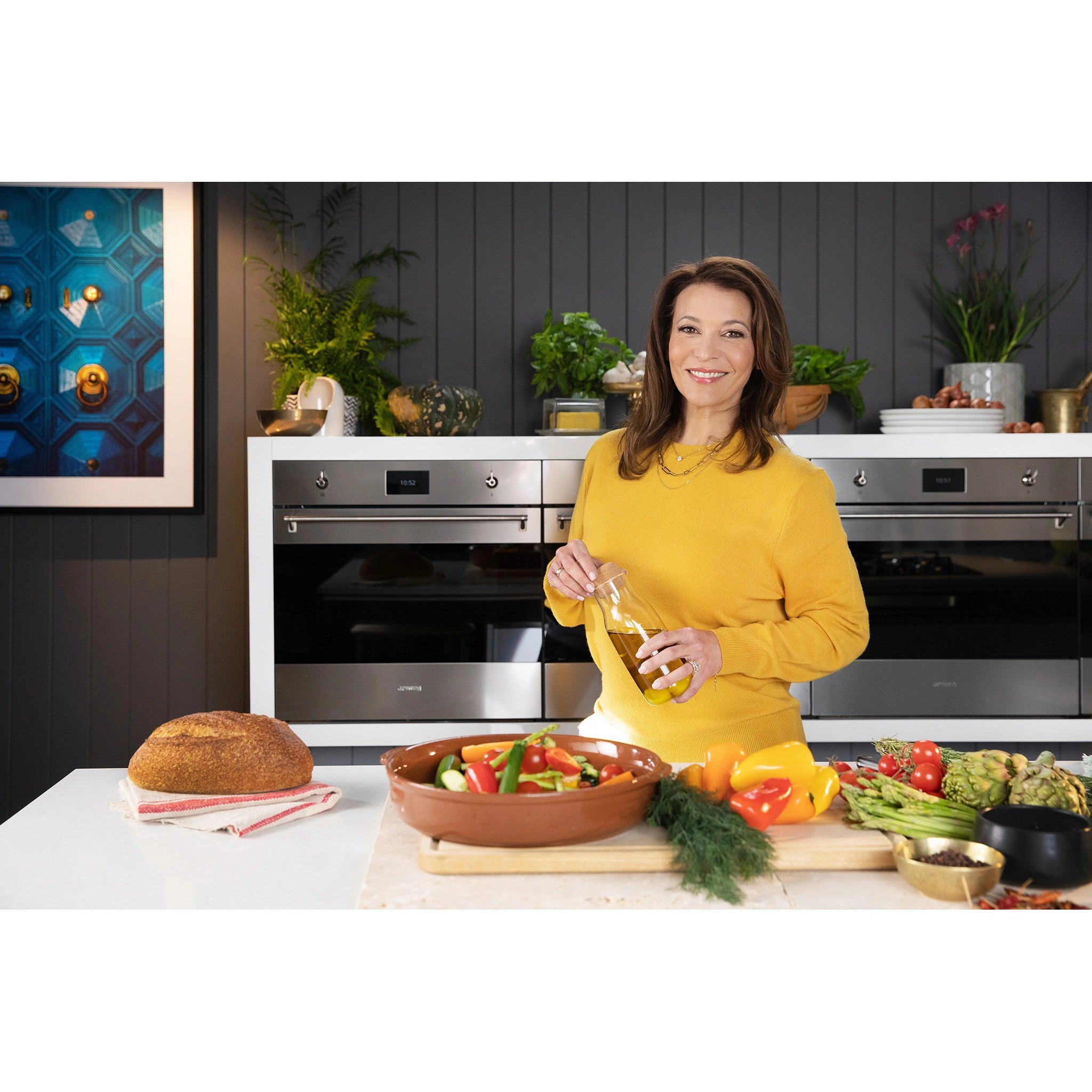 Smeg 60cm Classic Thermoseal Pyrolytic Built-In Oven SFPA6303TPX, Lifestyle View